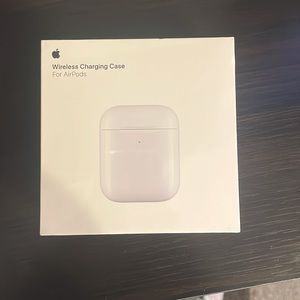 Apple - AirPods Wireless Charging Case - White